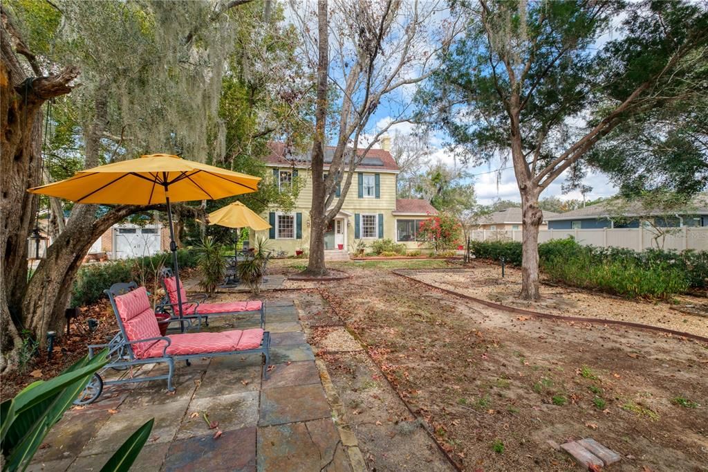 Active With Contract: $395,000 (5 beds, 2 baths, 2752 Square Feet)