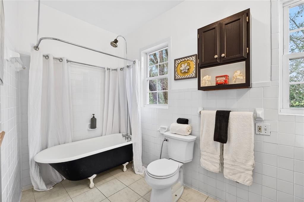 Active With Contract: $395,000 (5 beds, 2 baths, 2752 Square Feet)
