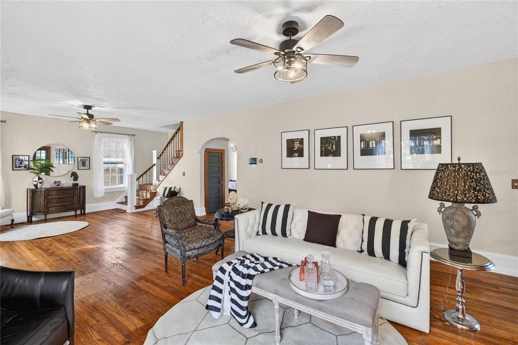 Active With Contract: $395,000 (5 beds, 2 baths, 2752 Square Feet)
