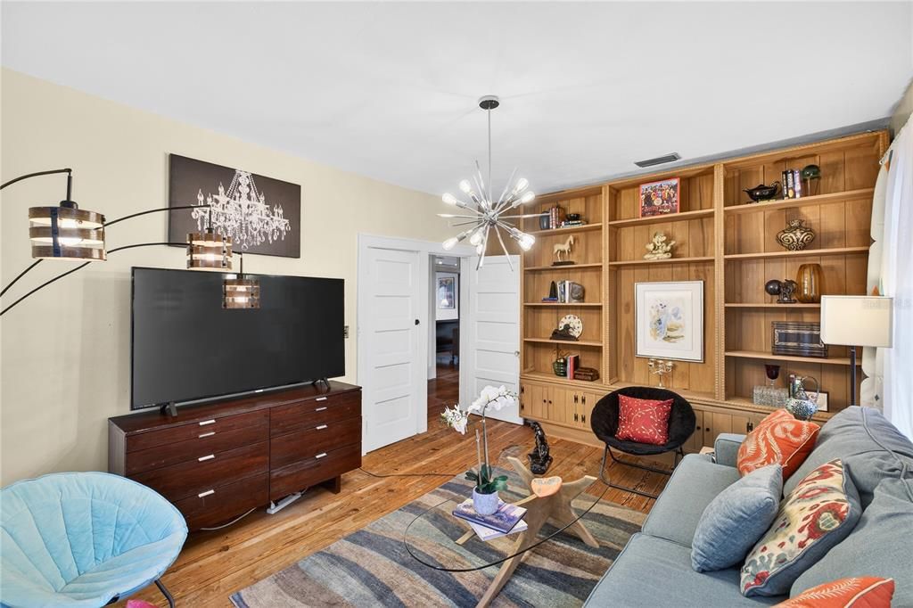 Active With Contract: $395,000 (5 beds, 2 baths, 2752 Square Feet)