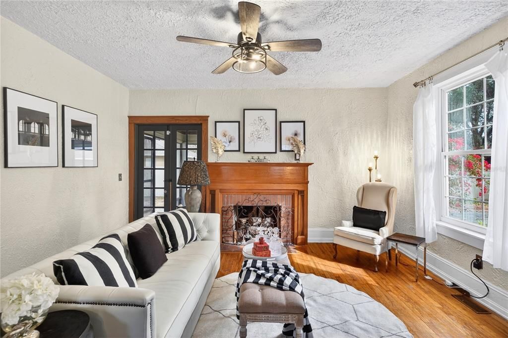 Active With Contract: $395,000 (5 beds, 2 baths, 2752 Square Feet)