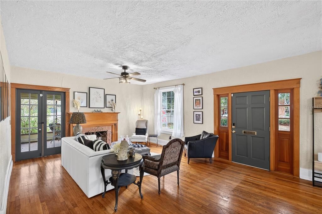 Active With Contract: $395,000 (5 beds, 2 baths, 2752 Square Feet)