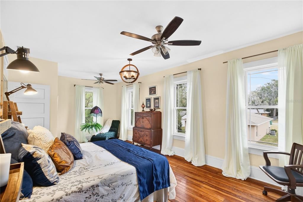 Active With Contract: $395,000 (5 beds, 2 baths, 2752 Square Feet)