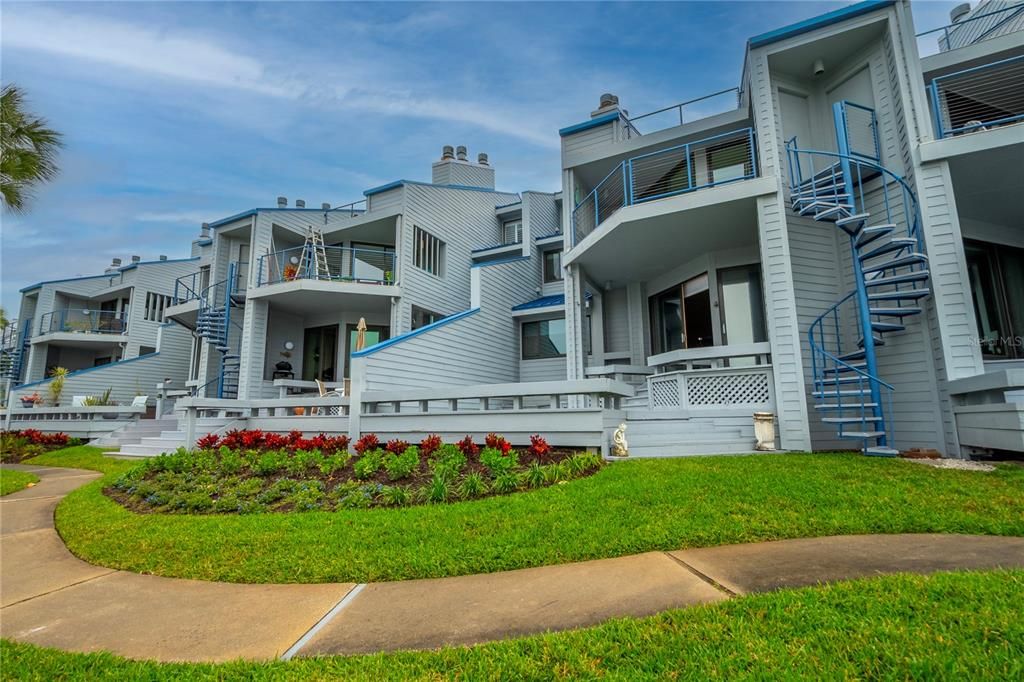 For Sale: $769,000 (2 beds, 2 baths, 1580 Square Feet)