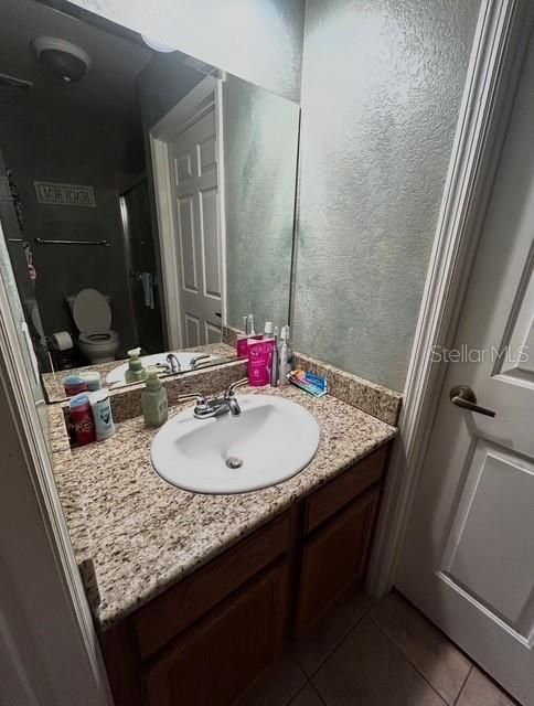 На продажу: $159,500 (2 спален, 2 ванн, 1050 Квадратных фут)