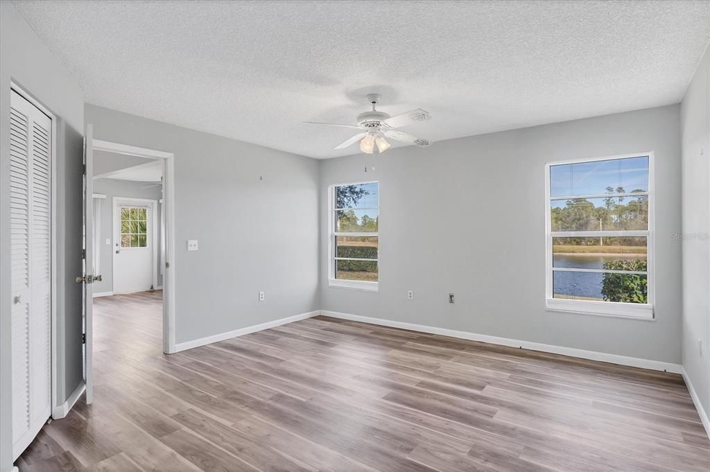 For Sale: $229,900 (2 beds, 2 baths, 1421 Square Feet)