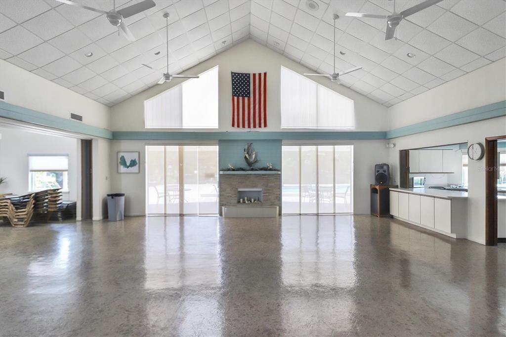 For Sale: $229,900 (2 beds, 2 baths, 1421 Square Feet)