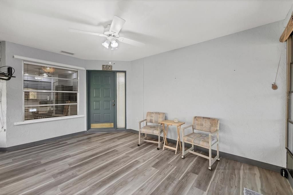 For Sale: $229,900 (2 beds, 2 baths, 1421 Square Feet)