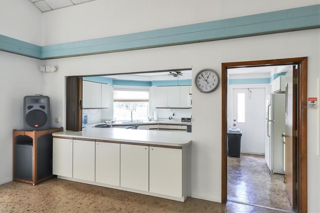 For Sale: $229,900 (2 beds, 2 baths, 1421 Square Feet)