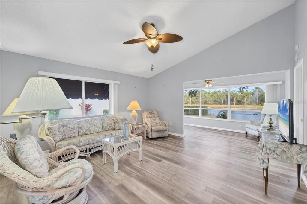 For Sale: $229,900 (2 beds, 2 baths, 1421 Square Feet)
