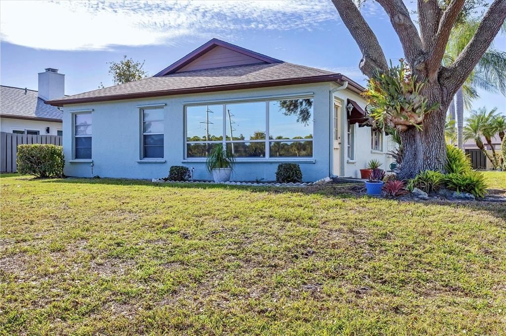 For Sale: $229,900 (2 beds, 2 baths, 1421 Square Feet)