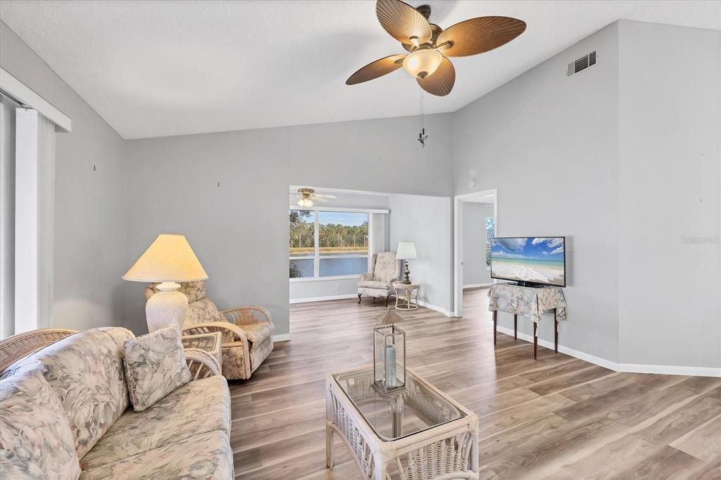 For Sale: $229,900 (2 beds, 2 baths, 1421 Square Feet)