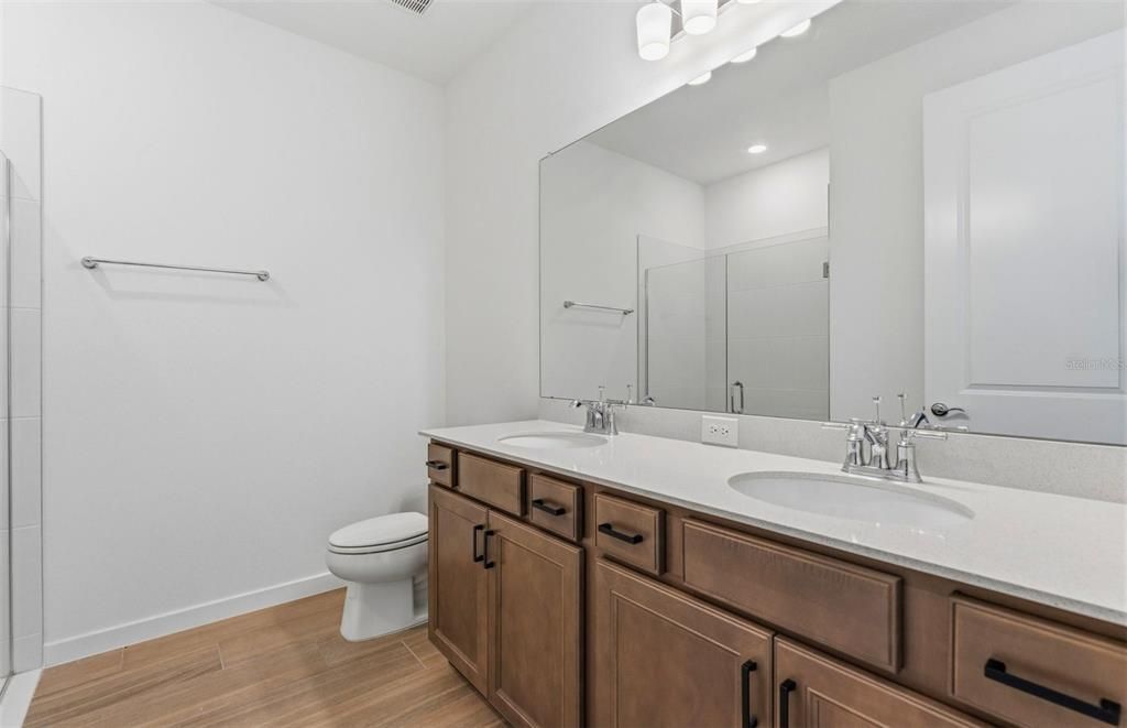 En Venta: $708,980 (5 camas, 4 baños, 3964 Pies cuadrados)
