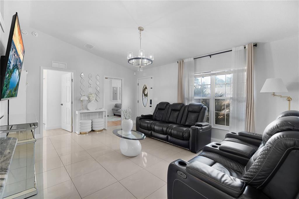 Active With Contract: $255,000 (3 beds, 2 baths, 1658 Square Feet)