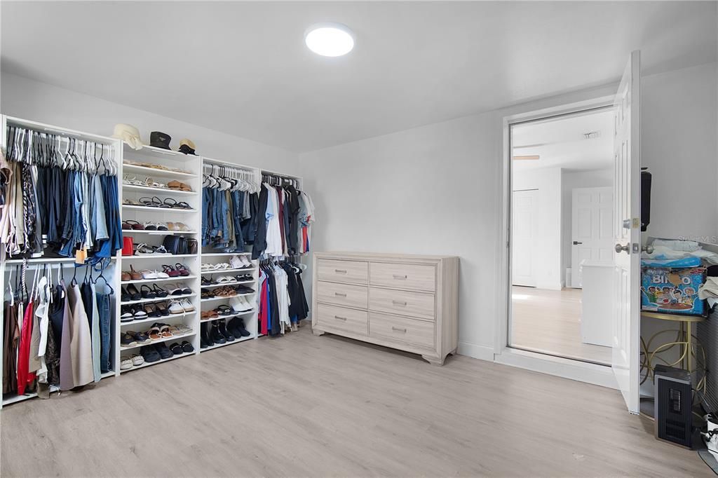 Active With Contract: $255,000 (3 beds, 2 baths, 1658 Square Feet)