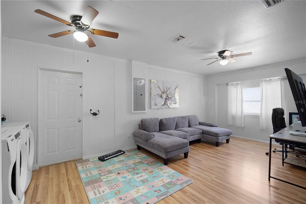 Active With Contract: $255,000 (3 beds, 2 baths, 1658 Square Feet)