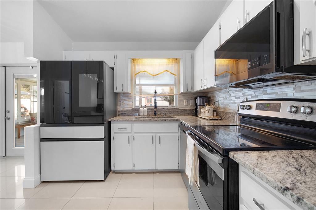 Active With Contract: $255,000 (3 beds, 2 baths, 1658 Square Feet)