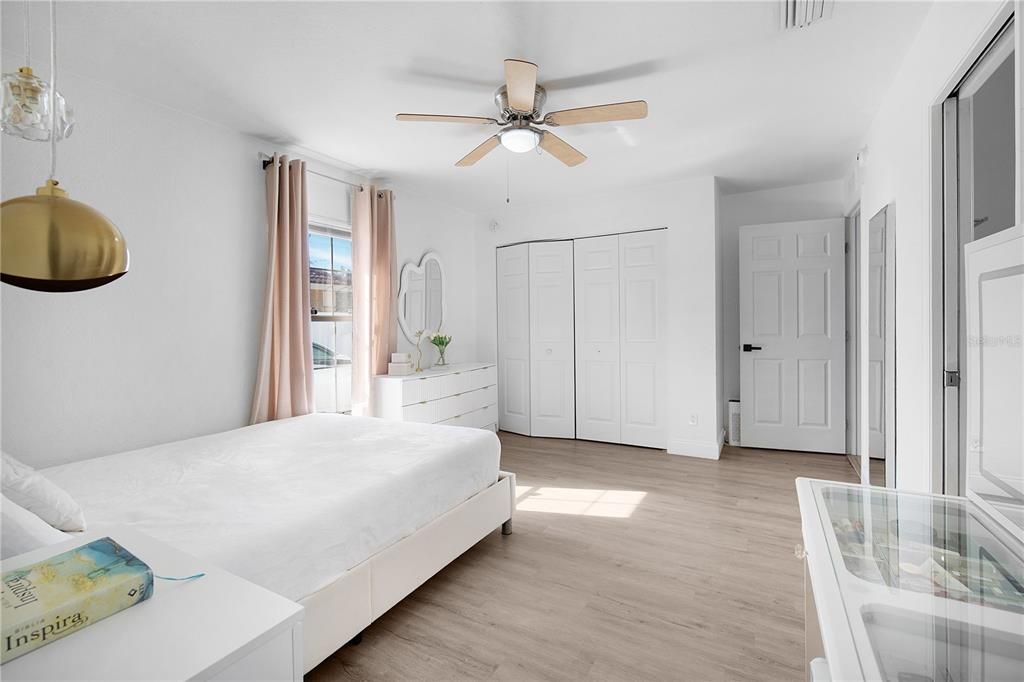 Active With Contract: $255,000 (3 beds, 2 baths, 1658 Square Feet)