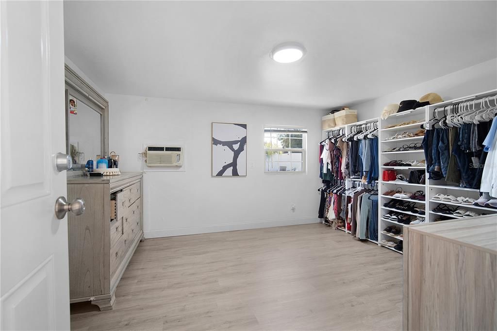 Active With Contract: $255,000 (3 beds, 2 baths, 1658 Square Feet)