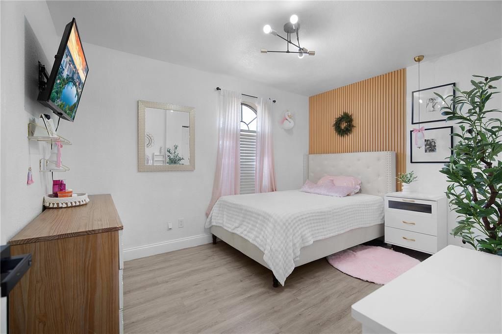 Active With Contract: $255,000 (3 beds, 2 baths, 1658 Square Feet)
