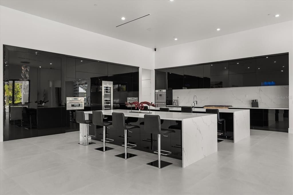 Activo con contrato: $2,400,000 (5 camas, 3 baños, 5359 Pies cuadrados)