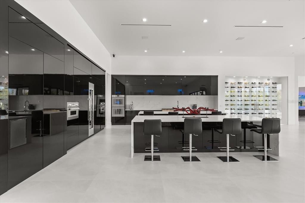Activo con contrato: $2,400,000 (5 camas, 3 baños, 5359 Pies cuadrados)