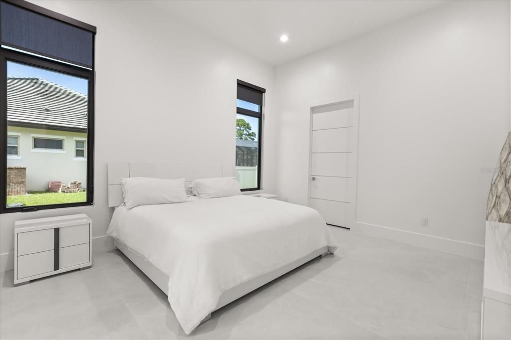 Activo con contrato: $2,400,000 (5 camas, 3 baños, 5359 Pies cuadrados)