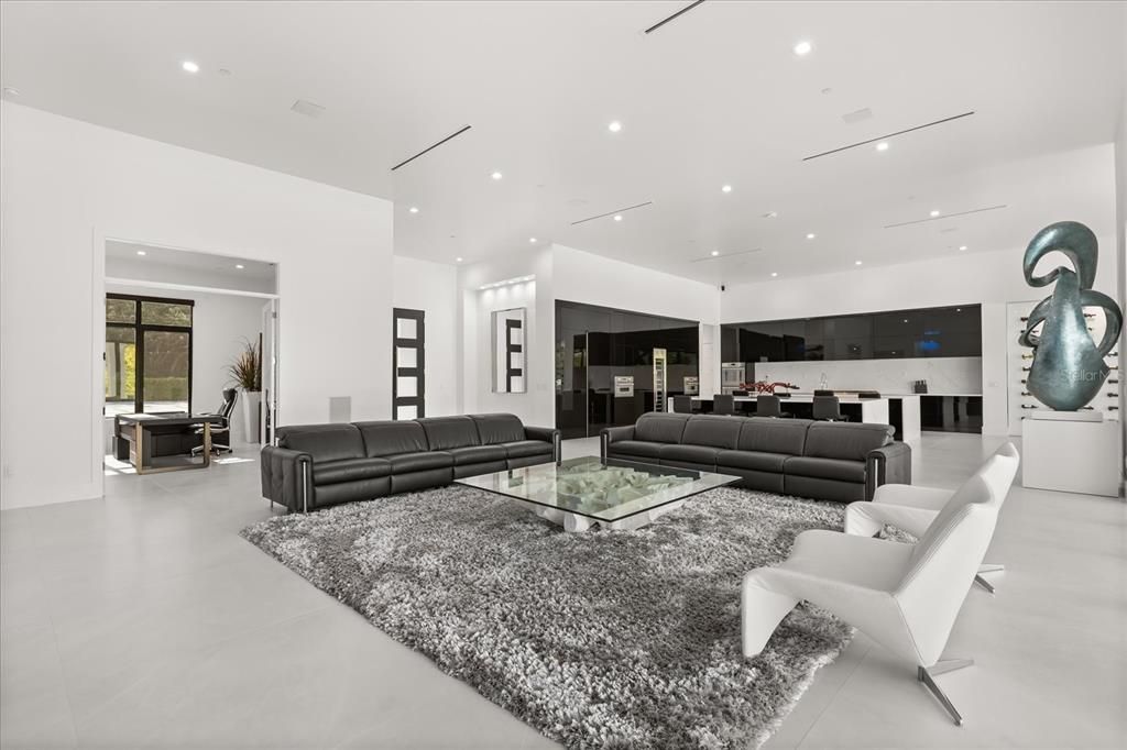 Activo con contrato: $2,400,000 (5 camas, 3 baños, 5359 Pies cuadrados)