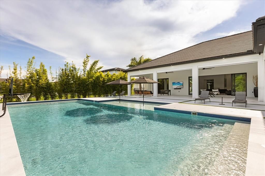 Activo con contrato: $2,400,000 (5 camas, 3 baños, 5359 Pies cuadrados)