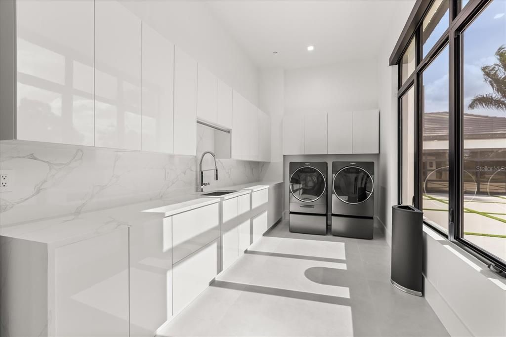 Activo con contrato: $2,400,000 (5 camas, 3 baños, 5359 Pies cuadrados)