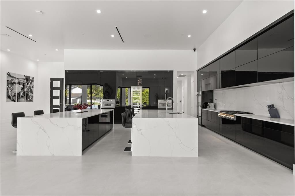 Activo con contrato: $2,400,000 (5 camas, 3 baños, 5359 Pies cuadrados)