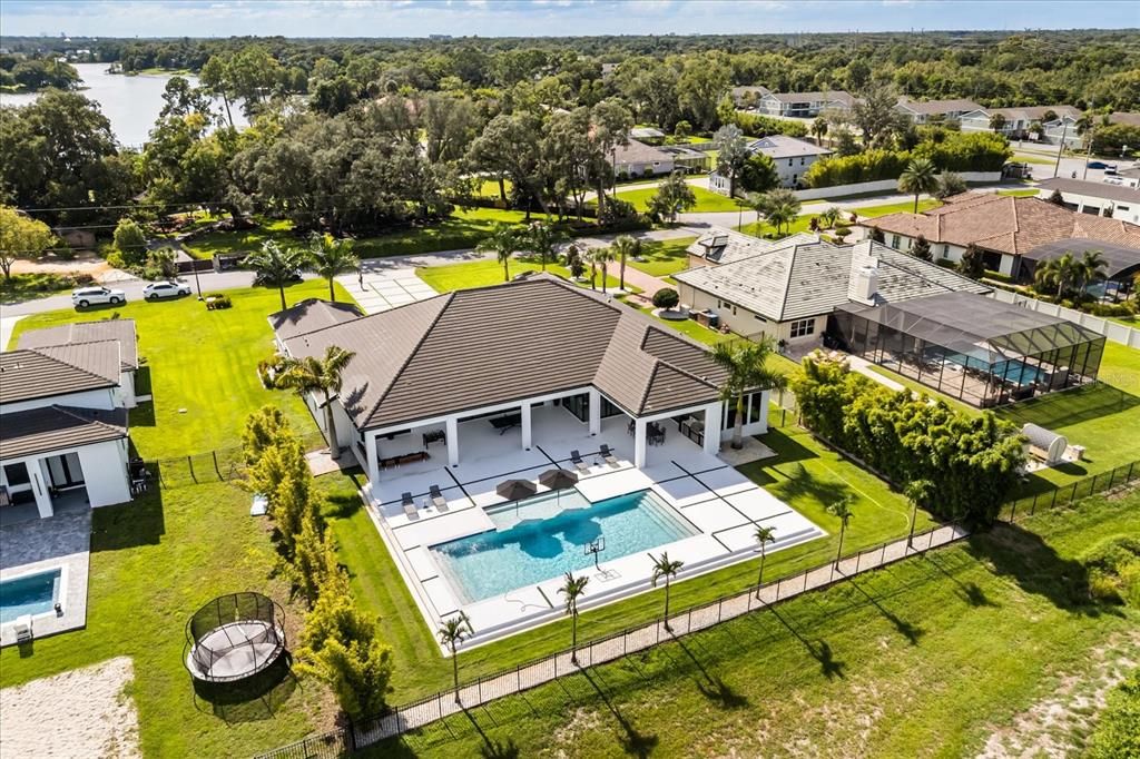 Activo con contrato: $2,400,000 (5 camas, 3 baños, 5359 Pies cuadrados)