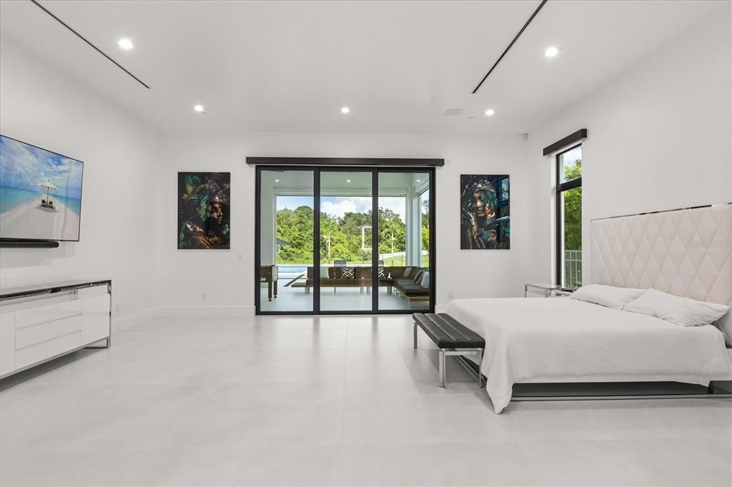 Activo con contrato: $2,400,000 (5 camas, 3 baños, 5359 Pies cuadrados)