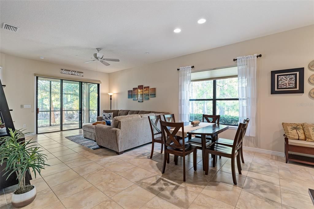 На продажу: $349,900 (2 спален, 2 ванн, 1510 Квадратных фут)