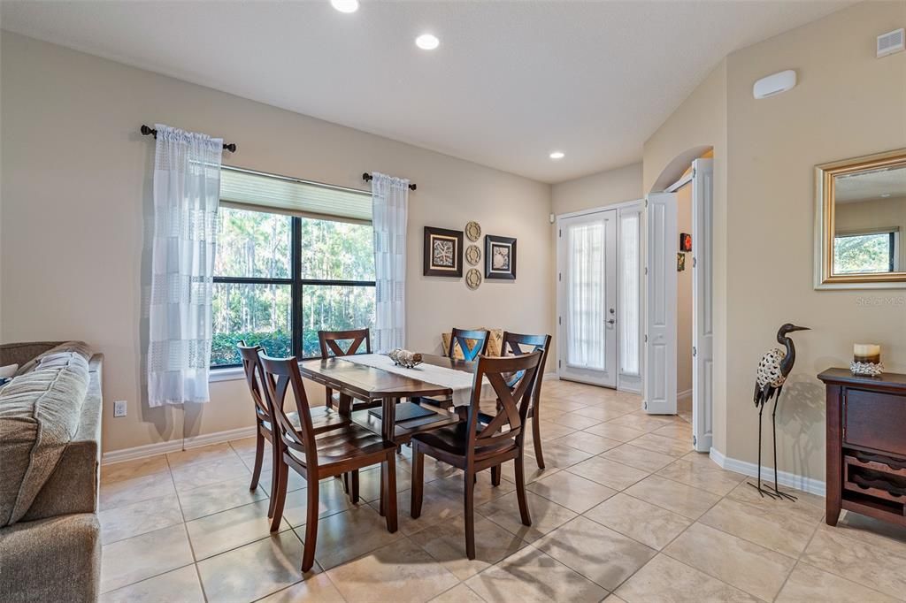 На продажу: $349,900 (2 спален, 2 ванн, 1510 Квадратных фут)