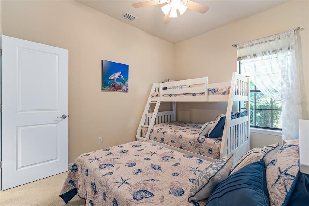 На продажу: $349,900 (2 спален, 2 ванн, 1510 Квадратных фут)