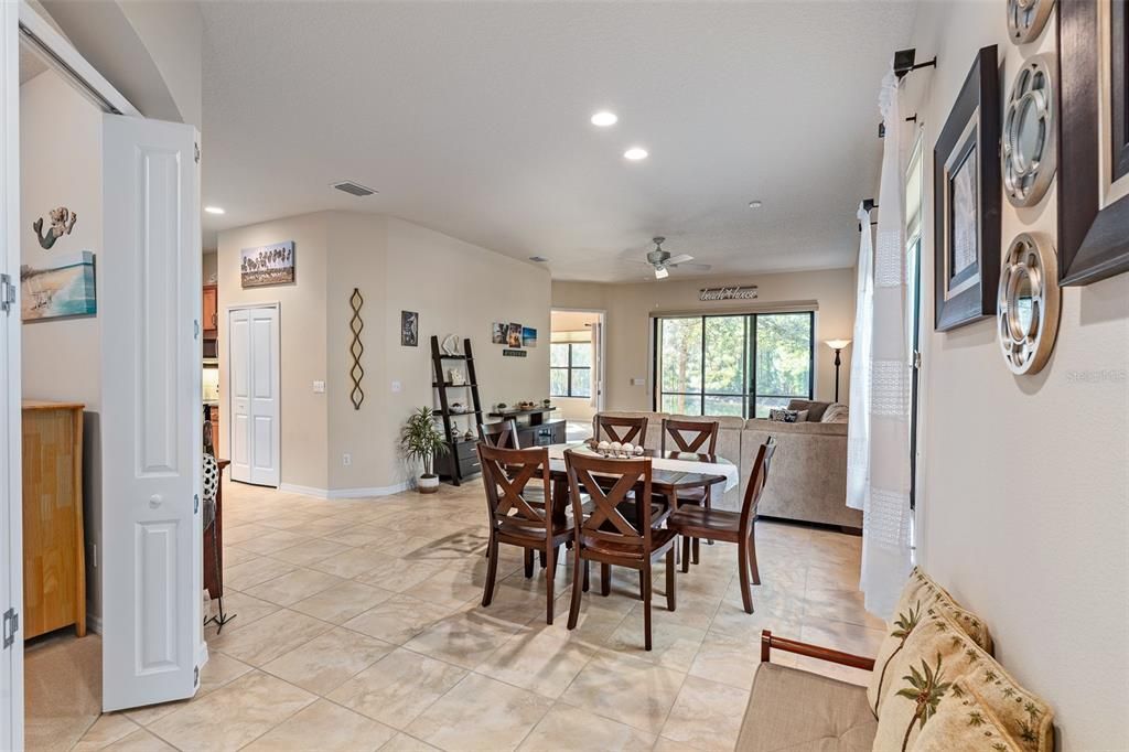 На продажу: $349,900 (2 спален, 2 ванн, 1510 Квадратных фут)