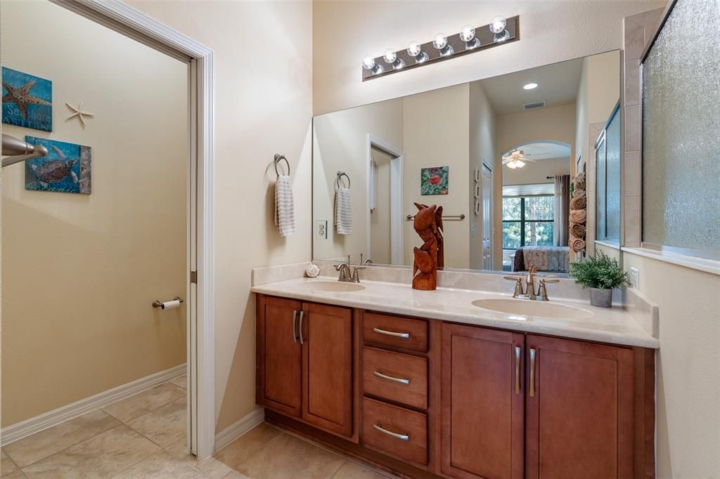 На продажу: $349,900 (2 спален, 2 ванн, 1510 Квадратных фут)