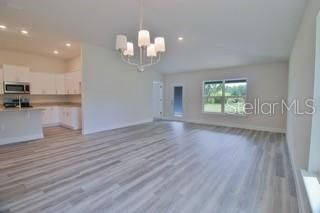 Activo con contrato: $274,400 (4 camas, 2 baños, 1635 Pies cuadrados)