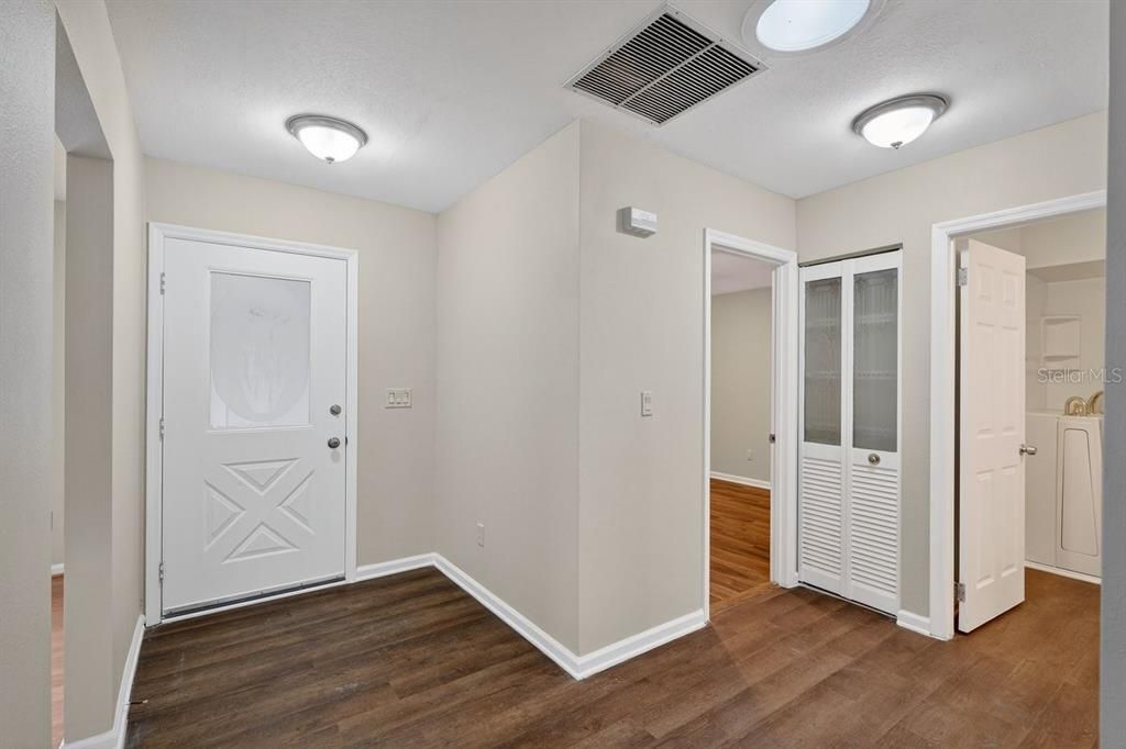 Activo con contrato: $239,000 (2 camas, 2 baños, 1242 Pies cuadrados)