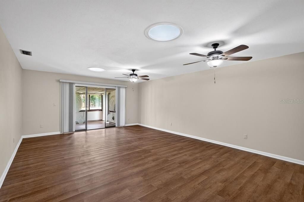 Activo con contrato: $239,000 (2 camas, 2 baños, 1242 Pies cuadrados)