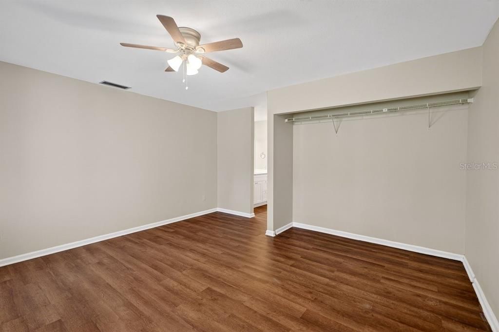 Activo con contrato: $239,000 (2 camas, 2 baños, 1242 Pies cuadrados)