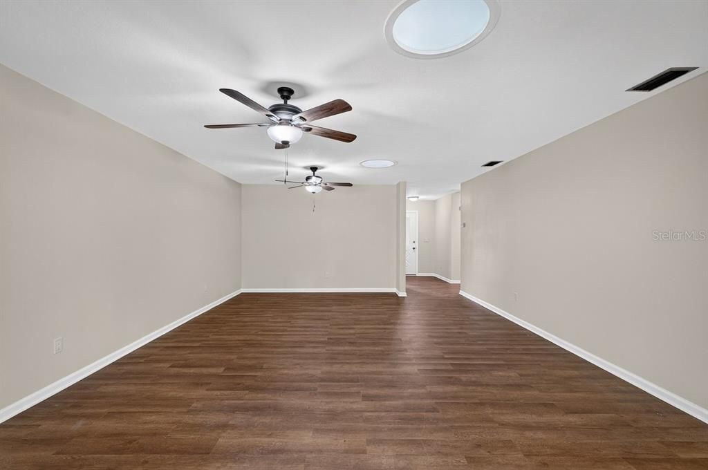Activo con contrato: $239,000 (2 camas, 2 baños, 1242 Pies cuadrados)
