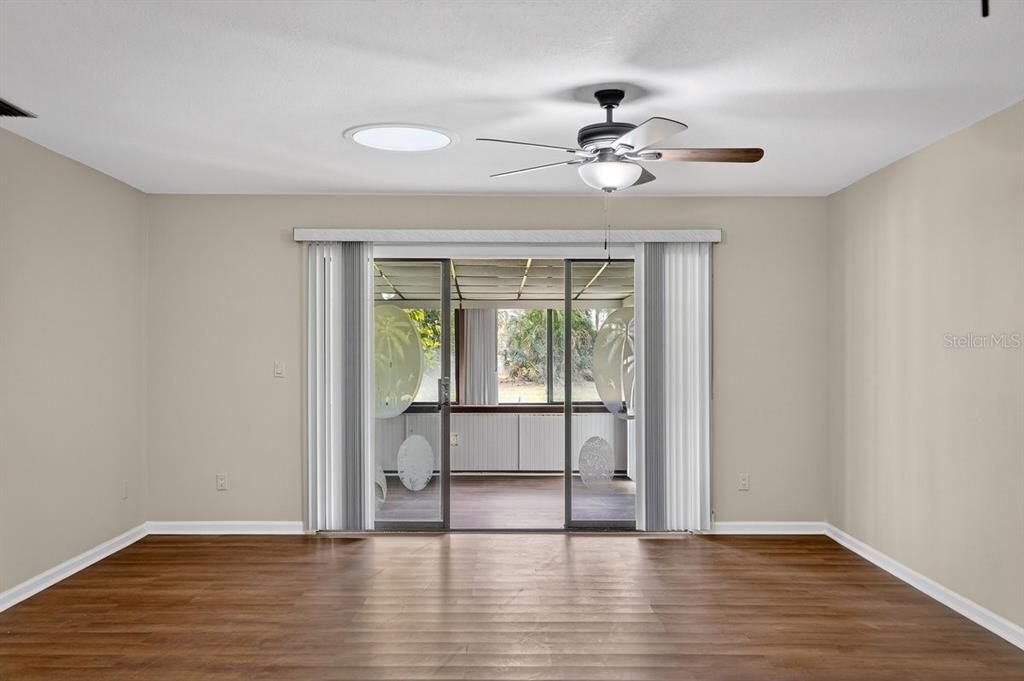 Activo con contrato: $239,000 (2 camas, 2 baños, 1242 Pies cuadrados)