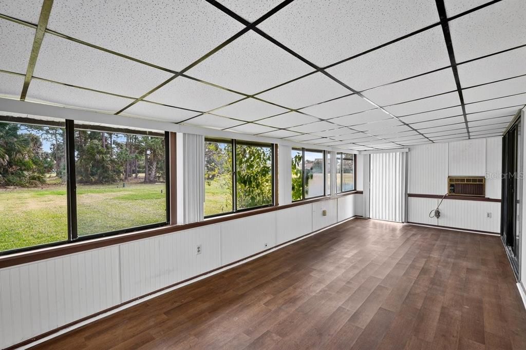 Activo con contrato: $239,000 (2 camas, 2 baños, 1242 Pies cuadrados)