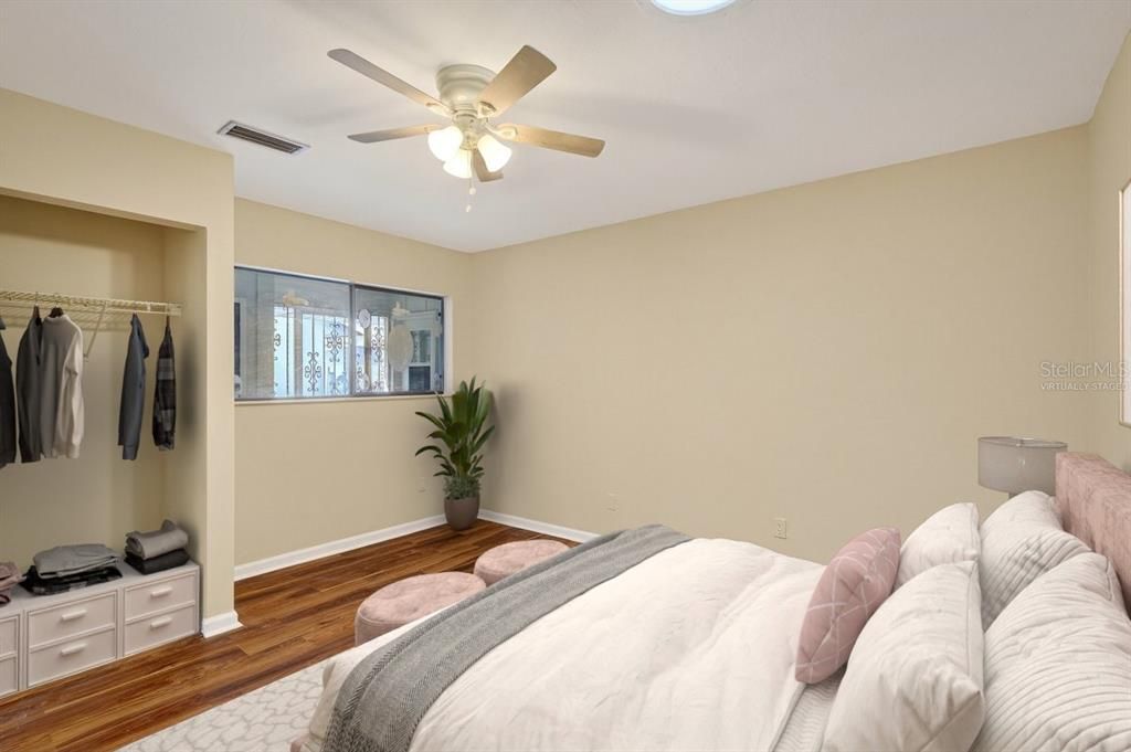Activo con contrato: $239,000 (2 camas, 2 baños, 1242 Pies cuadrados)