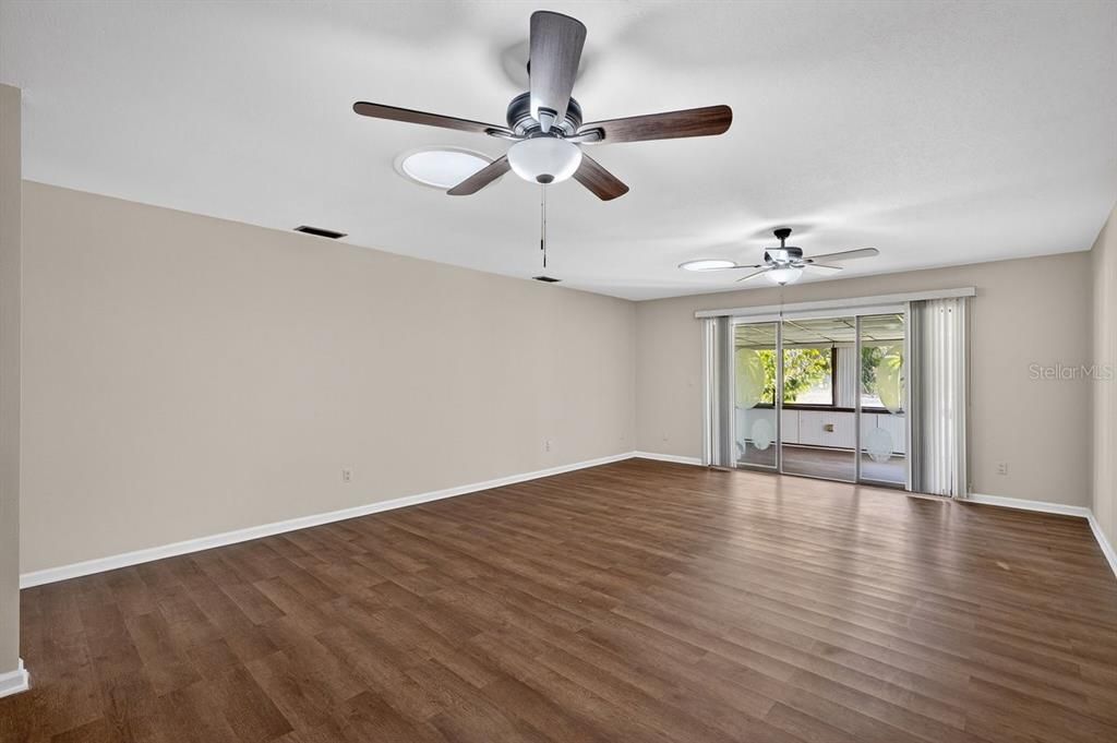Activo con contrato: $239,000 (2 camas, 2 baños, 1242 Pies cuadrados)
