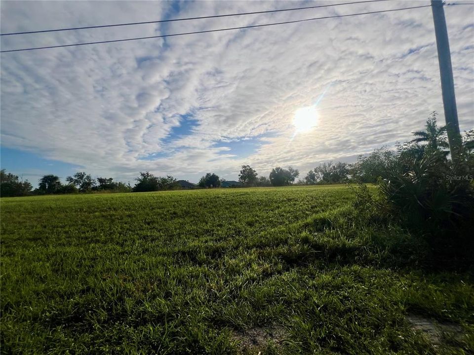 На продажу: $99,000 (0.23 acres)
