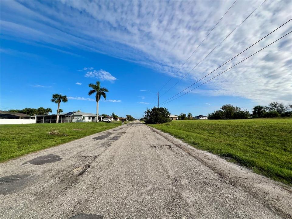 На продажу: $99,000 (0.23 acres)