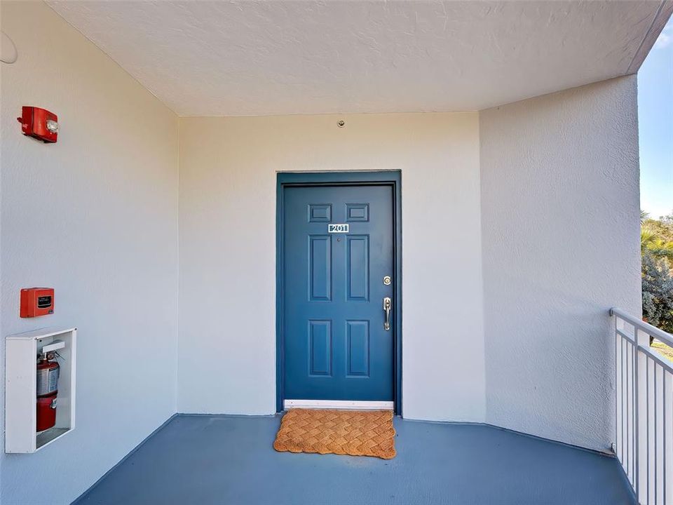 For Sale: $799,000 (2 beds, 2 baths, 1833 Square Feet)
